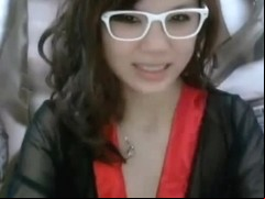 Lovely Oriental chick pulls a nice masturbation show on web cam